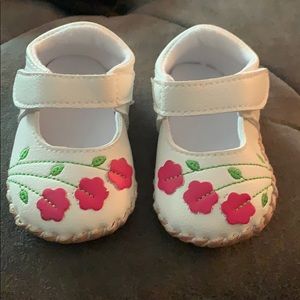 White Mary Janes with flowers, prewalkers